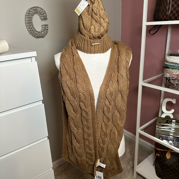 MICHAEL Michael Kors Accessories - NWT MICHAEL Michael Kors Cable Knit Tan Scarf & Hat Set